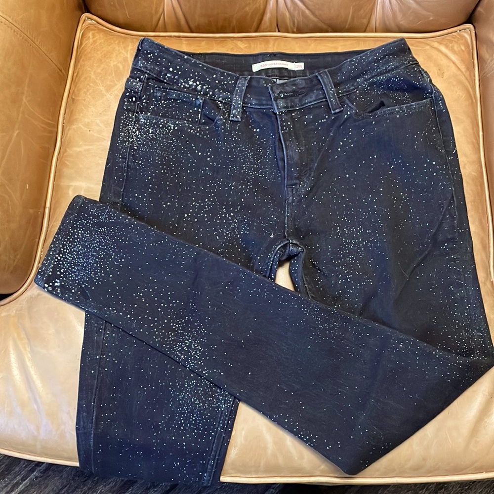 Levis 535 super skinny, womens 28 w x 30 L, black w/silver jeans, excellent cond